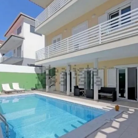 Double With Pool Alloggio in famiglia Caxias